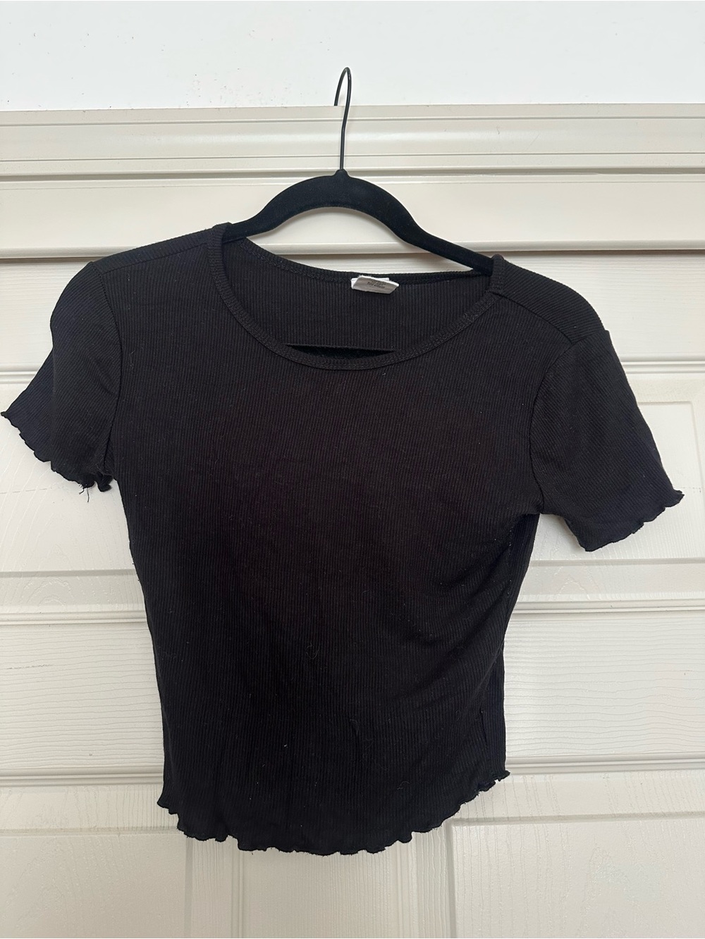 Women’s Black Ribbed Lettuce-Edge Baby Tee